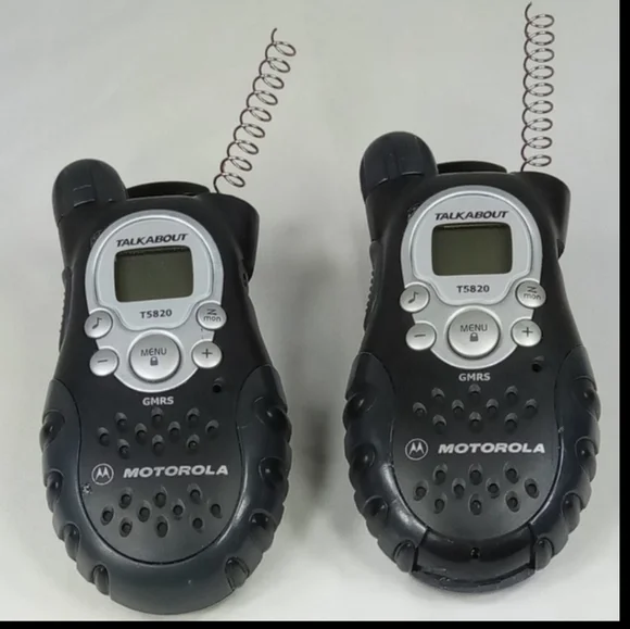 Motorola T5820 Two-Way Radios in Black and Gray - Picture 2 of 15